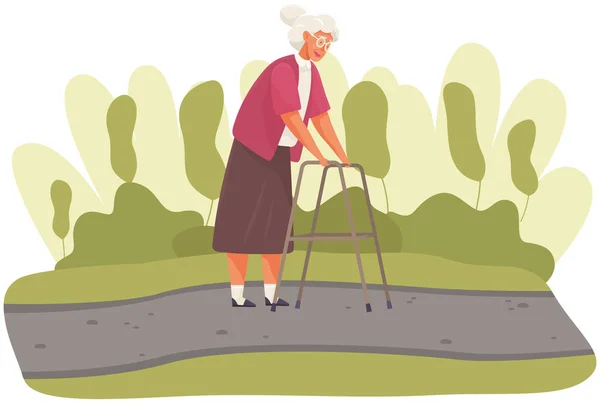 Oudere vrouw in beweging met behulp van een wandelaar op de voorwielen in het stadspark. Gehandicapte dame alleen buiten — Stockvector