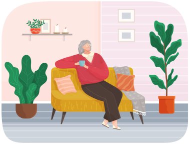 Yetişkin bir kadın evde kanepede oturmuş işten sonra kahve içiyor, bir şeyler düşünüyor.