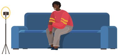 Adam akıllı telefondan video kaydediyor. Kanepedeki adam canlı yayın yapıyor. Telefon kullanarak podcast yapıyor.