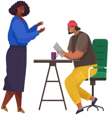 İletişim, iş yerinde sohbet. Meslektaşlar iletişim kurar. İnsanlar iş sorularını tartışıyor