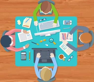 Ofis çalışanları toplantı ve beyin fırtınası