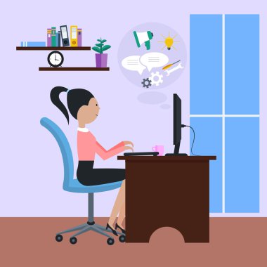 Masada oturan kadın.