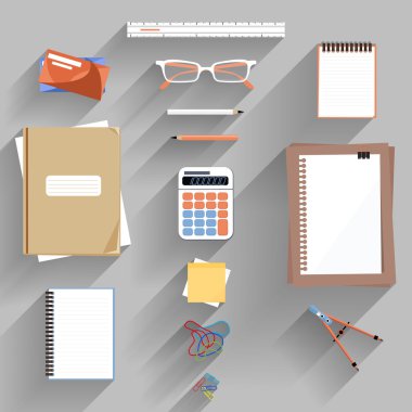 Hesap makinesi, cetvel ve kağıt üzerinde bir Ofis Masası