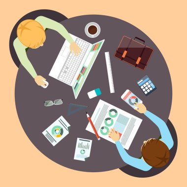 Ofis çalışanları toplantı ve beyin fırtınası
