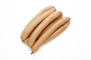 Sosis sosisleri, sosisler, sosisli sandviçler, beyaz arka planda izole edilmiş. Yüzüklü sosis, paket tasarımı için fotoğraf, şablon. Geleneksel et ürünü.