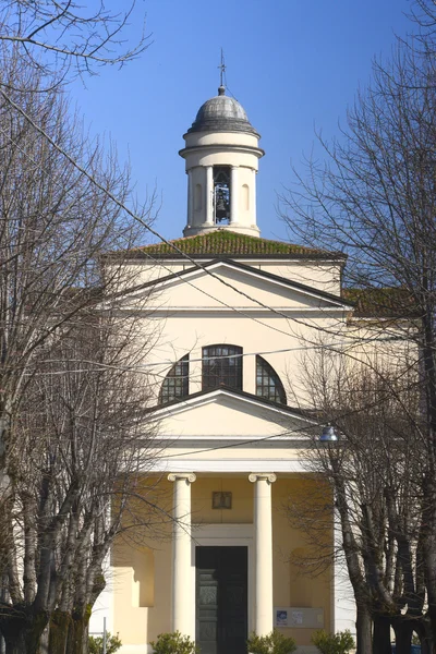 Voorzijde van een kerk — Stockfoto