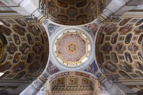 Koepel van de kathedraal van de stad van Mantova — Stockfoto