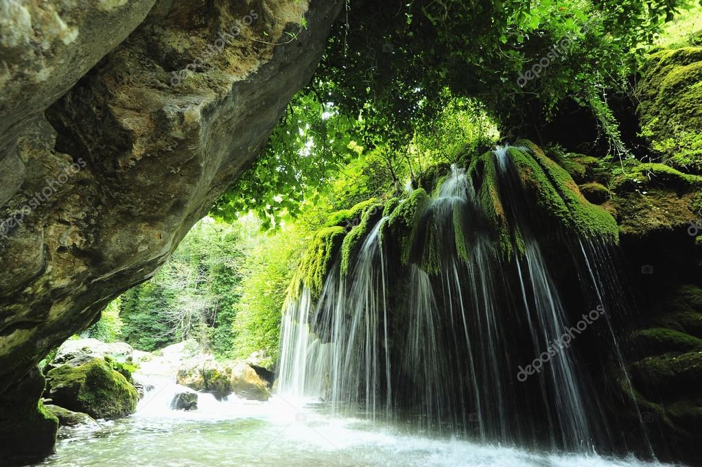 PISCINE D'EAU DANS LE PARC NATIONAL DU CILENTO image libre ...