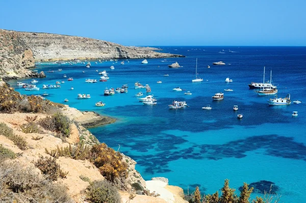 Barcos na ilha de LAMPEDUSA — Fotografia de Stock