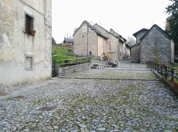 Mountains Houses Imagna Valley Lombardie Italië — Stockfoto