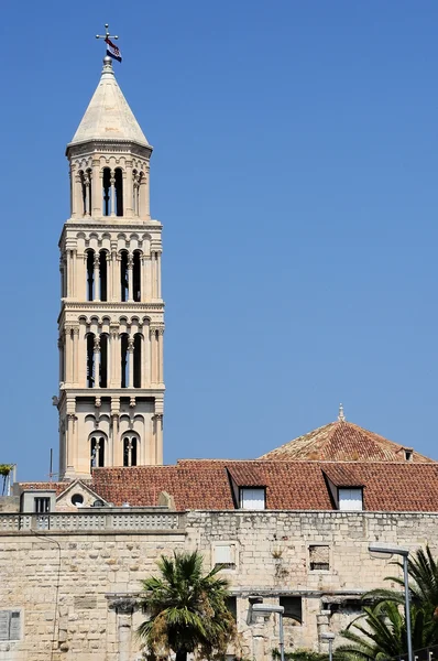 Vecchio campanile chiesa — Foto Stock