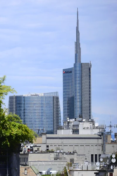 Torre do Banco de Crédito Uni em Milão — Fotografia de Stock