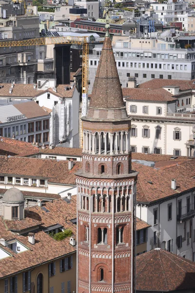 Campanile toren in Milaan — Stockfoto