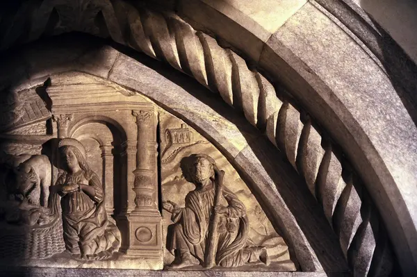 Hög Relief av en kyrka — Stockfoto