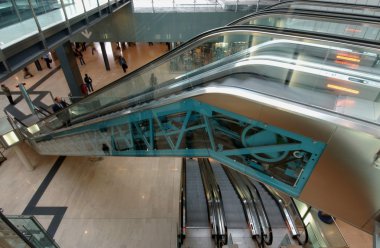Tren İstasyonu içinde yürüyen merdiven