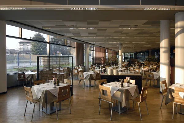 Bir restoranda yemek odası