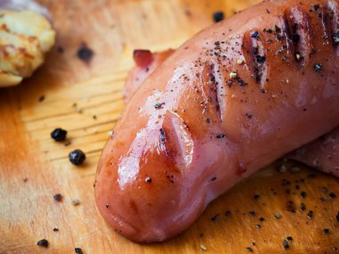 lezzetli Kızarmış sosis gemide yalan