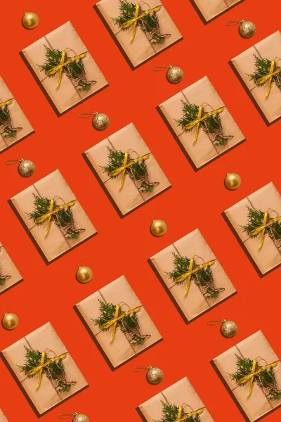 Традиционный Рождественский Узор Бумажных Подарочных Коробок Апельсиновом Фоне Ноль Ненужных — стоковое фото