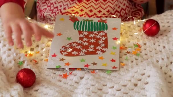 Karácsonyi Zokni Kézzel Készített Üdvözlőkártya Diy Projekt Színes Kártya Piros — Stock videók