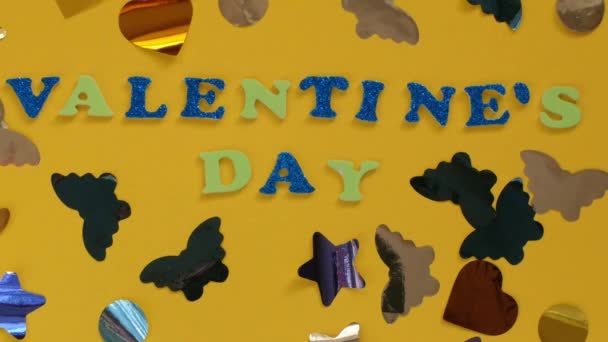 San Valentín Brillo Signo Texto Sobre Fondo Amarillo Pastel Con — Vídeos de Stock