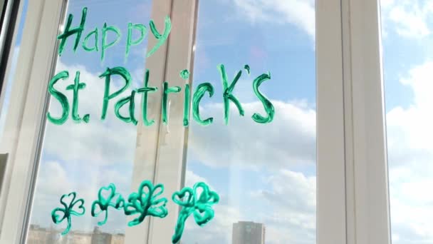 Ritning Patricks Day Man Målning Grön Trebladig Schampo Inomhus Festlig — Stockvideo