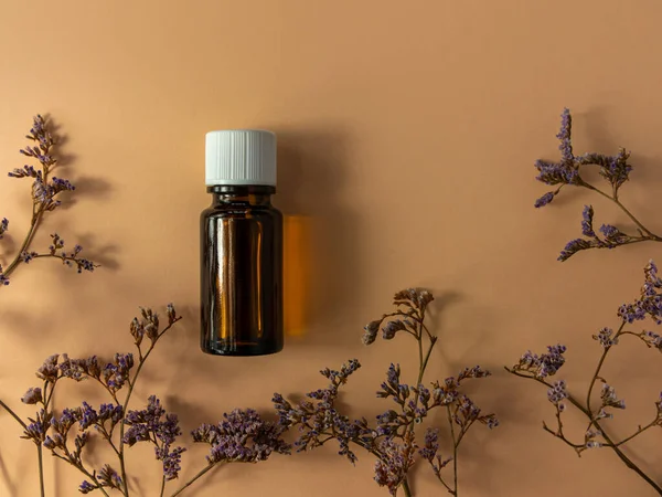 Pflanzliches Ätherisches Glasflasche Mockup Beige Blume Hintergrund Alternative Medizin Beruhigende — Stockfoto