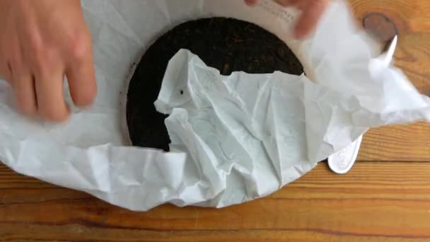 Shu Puerh Bolo Chinês Fermentado Chá Preto Papel Branco Com — Vídeo de Stock