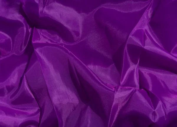 紫の絹の生地のテクスチャトップビュー バイオレットの背景 流行の色の女性のサテンのドレスフラットレイ 女性のブログ光沢のある絹のような背景テキストのサインデザイン 女の子抽象的な壁紙 テキスタイル表面 — ストック写真