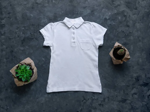 Camiseta Blanca Polo Blanco Maqueta Sobre Fondo Oscuro Plantilla Bolsillo — Foto de Stock
