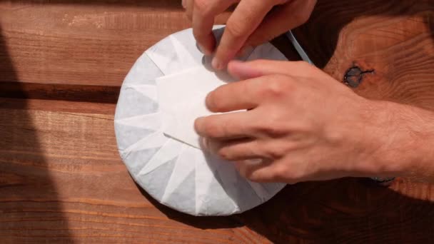 Shu Puerh Cake Chinees Gefermenteerde Zwarte Thee Wit Papier Met — Stockvideo