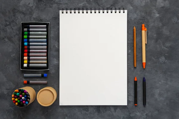 Blanco Notebook Mockup Pastel Pad Donkere Achtergrond Platte Lay Minimale — Stockfoto