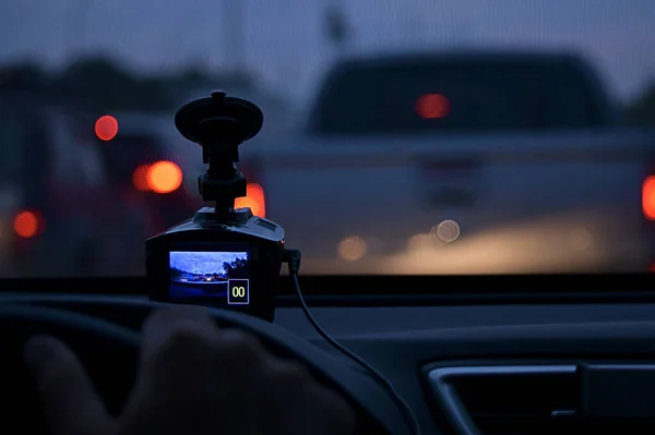 Tela Dvr Carro Fragmento Mão Volante Fixando Velocidade Zero Carro Fotografia De Stock