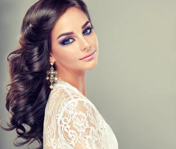 şık makyaj kadınla