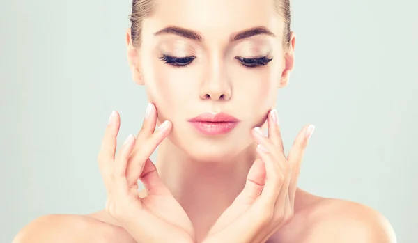 Woman face with young healthy skin — Stock Photo, Image