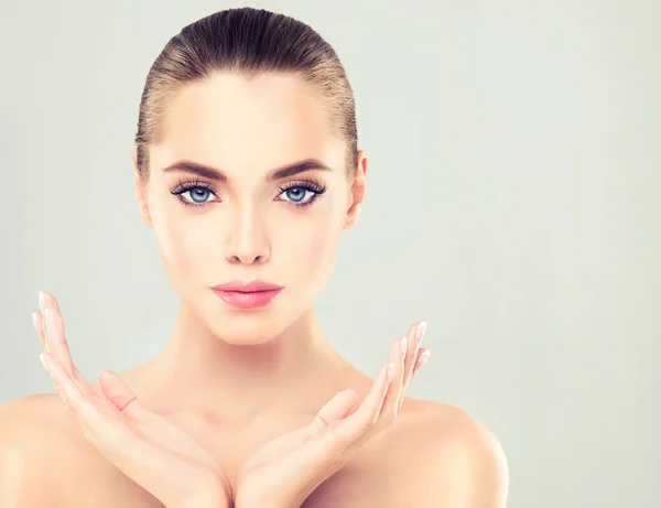 Woman face with young healthy skin — Stock Photo, Image