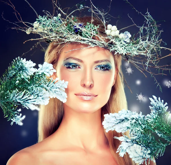 Portrait of woman in wreath — Stock Photo, Image