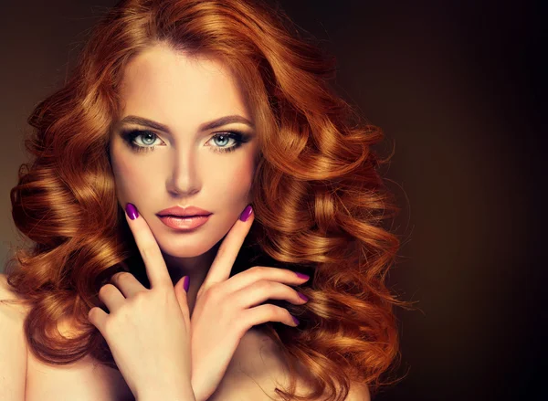 Woman with curled hair and perfect manicure — Stock Photo, Image