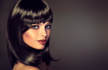 Esmer model saç modeli ile
