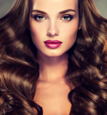 şık makyaj kadınla