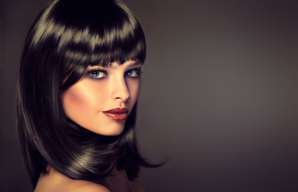 Modèle Brunette avec coiffure — Photo