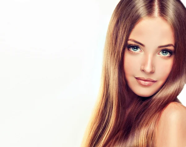 Beautiful girl with brown long hair — Stock Photo, Image