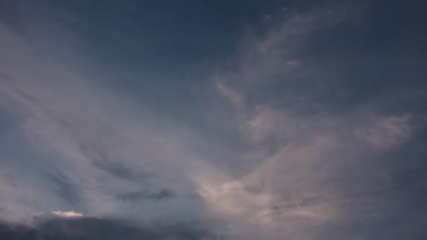 Строят Облака Движения Небом Пушистые Пушистые Белые Облака Истекают Времени — стоковое видео