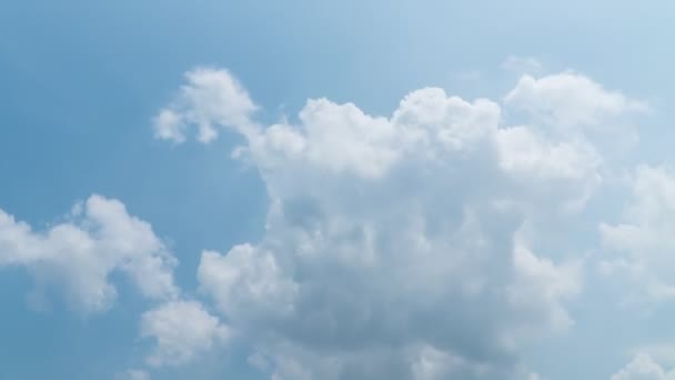 Baubewegungen Wolken Mit Himmel Geschwollene Flauschige Weiße Wolken Himmel Zeitraffer — Stockvideo