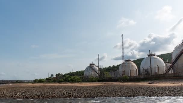 タイムラップ製造石油精製ターミナルは 石油化学の貯蔵のための産業施設です 石油製造製品 発電所だ 時間経過日へ夜Bロールビデオ4K — ストック動画