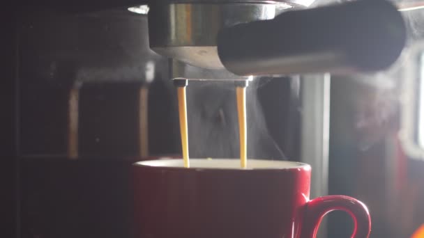 Nagranie Rolka Wylewania Strumienia Kawy Maszyny Filiżance Domu Robi Się — Wideo stockowe