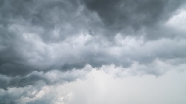 Construyendo Nubes Movimientos Nubes Blancas Esponjosas Hinchadas Cielo Lapso Tiempo — Vídeos de Stock