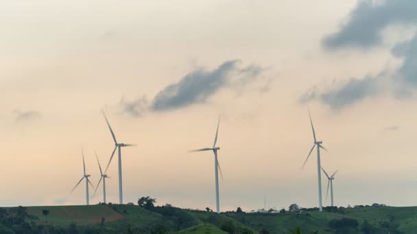 Nagranie Roll Timelapse Elektrowni Turbiny Wiatrowej Podczas Zachodu Słońca Pięknym — Wideo stockowe