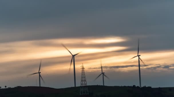 Filmaufnahmen Roll Zeitraffer Windkraftanlage Während Sonnenuntergang Bei Schönem Himmel Und — Stockvideo