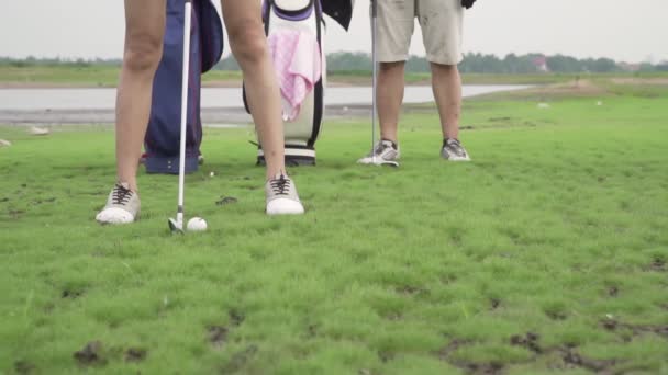 Filmación Rollo Cámara Lenta Pareja Amante Acción Jugar Golf Juntos — Vídeos de Stock