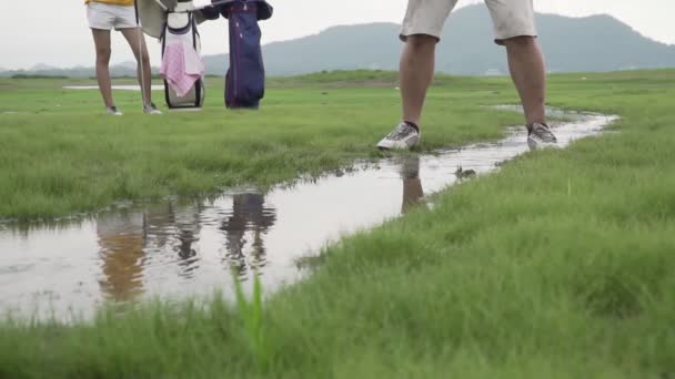 Footage Roll Slow Motion Couple Lover Action Playing Golf Together — Stock Video